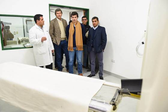 En el hospital público de Cafayate, el gobernador Urtubey inauguró el servicio de tomógrafo