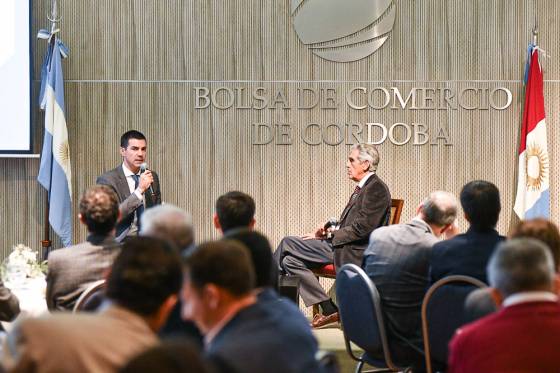 El gobernador Urtubey disertó ante empresarios en la Bolsa de Comercio de Córdoba