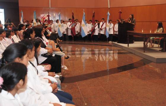 Alumnos primarios que adelantaron un año escolar recibieron su certificado.