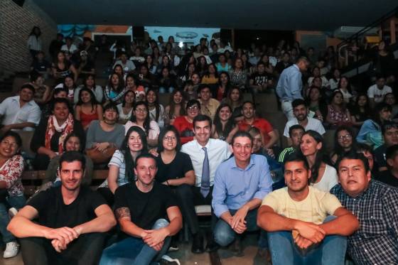 Urtubey compartió junto a jóvenes un debate sobre políticas públicas