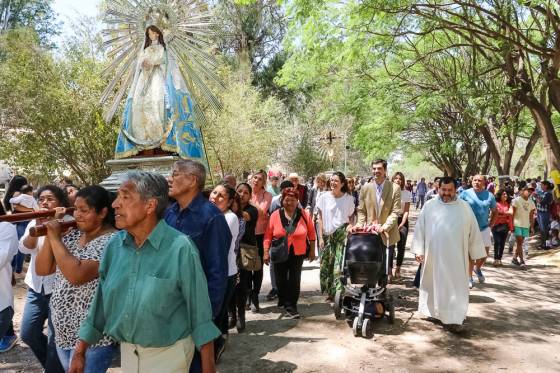 Urtubey compartió la fiesta patronal con la comunidad de Finca Las Costas