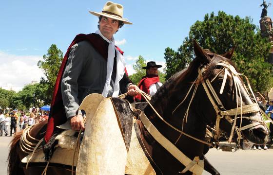 Urtubey rindió homenaje a los héroes de la Batalla de Salta.