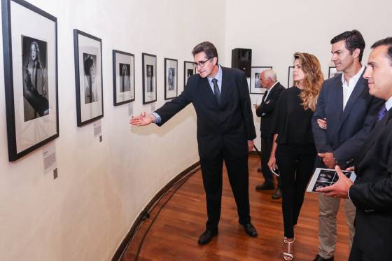 Urtubey recorrió la muestra fotográfica Mujeres Argentinas