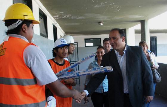 La Provincia verificó obras de refacción en escuelas de la zona norte capitalina.