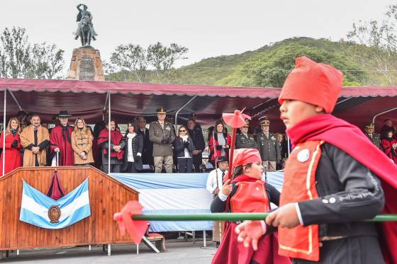 El pueblo de Salta rindió homenaje al general Güemes, héroe nacional