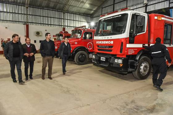 Urtubey visitó la sede de Bomberos voluntarios de Mosconi