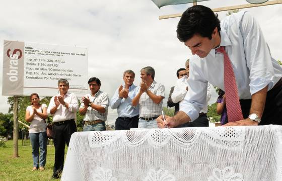 Comenzaron trabajos de infraestructura urbana en El Bordo.