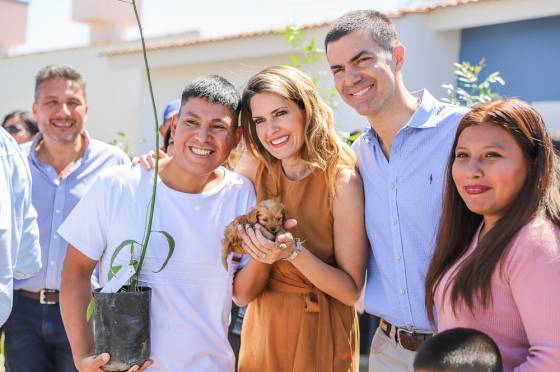 Cien familias de Cerrillos recibieron hoy las llaves de sus viviendas