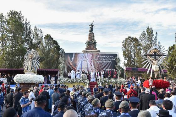 Salta honró al Señor y a la Virgen del Milagro con una multitudinaria procesión y renovó el Pacto de Fidelidad