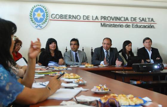 El Ministro de Educación con supervisores de toda la Provincia.