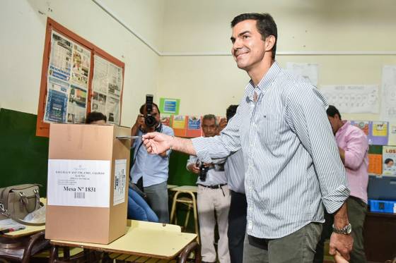 Urtubey emitió su último voto como Gobernador de Salta y destacó la importancia de la boleta única electrónica