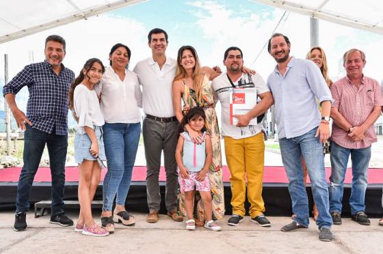 Urtubey inició la entrega de viviendas en la urbanización Pereyra Rozas