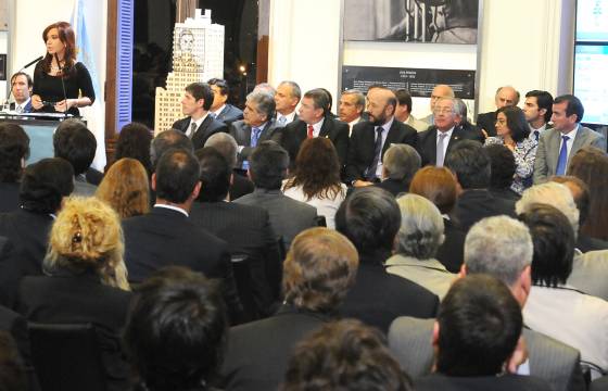 Urtubey participó en Casa Rosada de la firma de convenios con la Corporación Andina de Fomento.