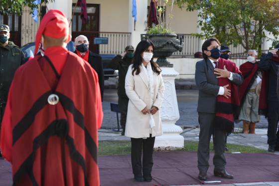 Gobernador Saenz en homenaje al Gral. Güemes - Plaza Belgrano