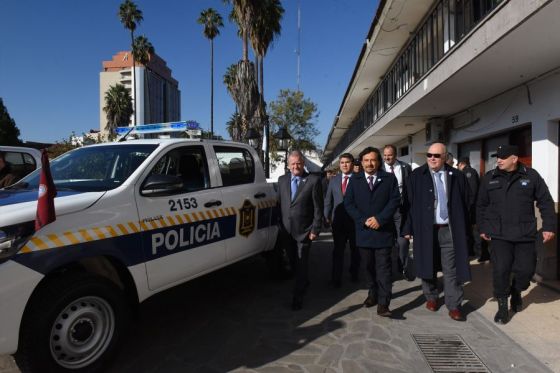 Sáenz entregó 14 patrulleros a la Policía: “Invertir en seguridad es fundamental para que los salteños vivan mejor”