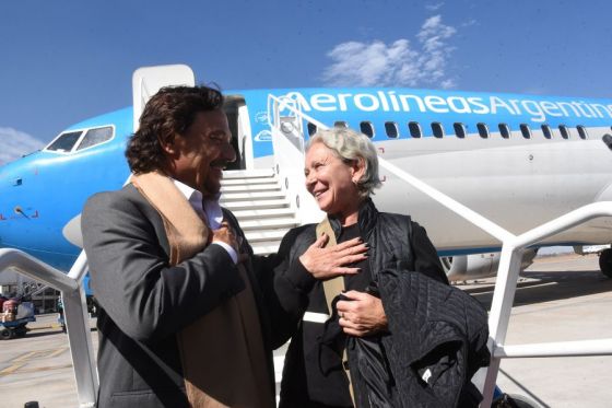 Sáenz recibió el primer vuelo desde San Pablo que posiciona a Salta como un centro de conexión aérea en el NOA