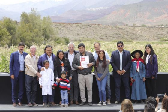 Una familia salteña de la Poma recibió las llaves de la casa 90.000 del país