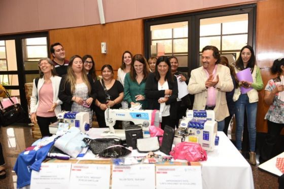 Más de 150 emprendedores de 41 unidades productivas de Salta recibieron máquinas y herramientas