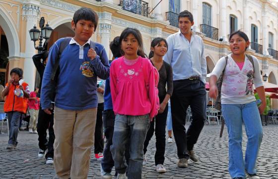 Niños del interior recorrieron la capital salteña.
.