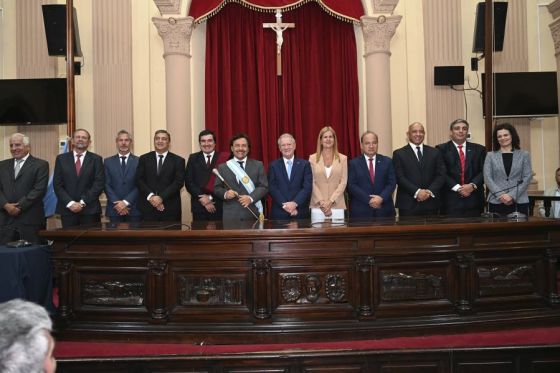 El gobernador Sáenz tomó juramento al gabinete que lo acompañará en el nuevo periodo constitucional