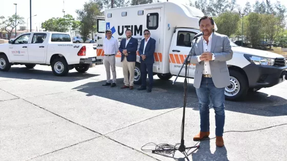 Con la entrega de vehículos la Provincia refuerza los servicios de salud y seguridad en el departamento Los Andes