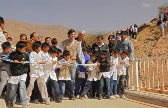 El Gobierno inauguró dos puentes en parajes de Seclantás.