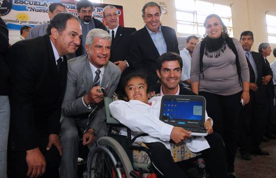 Alumnos con discapacidad de Rosario de la Frontera ya tienen su netbook.