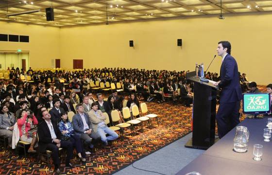 Más de 1.000 jóvenes salteños debaten sobre la actualidad mundial.