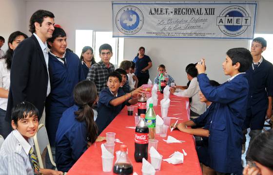 Al inaugurar un comedor escolar en Las Lajitas, Urtubey reafirmó su compromiso de fortalecer la educación técnica