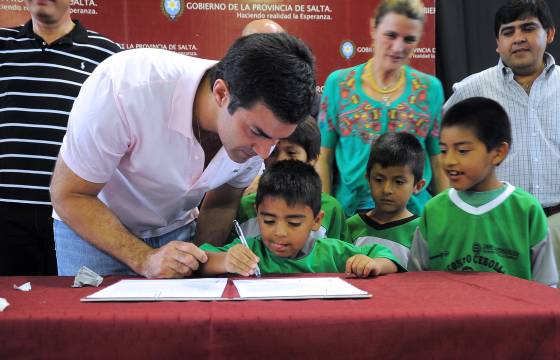 “En el Centro Vecinal los chicos podrán divertirse, aprender y crecer sanamente”, dijo el Gobernador