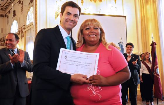 Urtubey entregó diplomas a los primeros egresados de la Tecnicatura en Administración Pública.