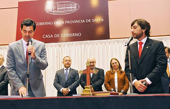 Urtubey tomó juramento al nuevo ministro de Trabajo