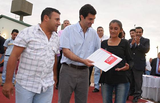 Noventa familias de Pichanal recibieron las llaves de su nueva vivienda.