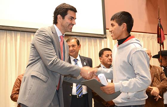 El esfuerzo de estudiantes salteños con los mejores promedios fue reconocido por el gobernador Urtubey.