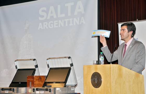 En Santa Fe el sistema de voto electrónico salteño fue calificado como un ejemplo para el país