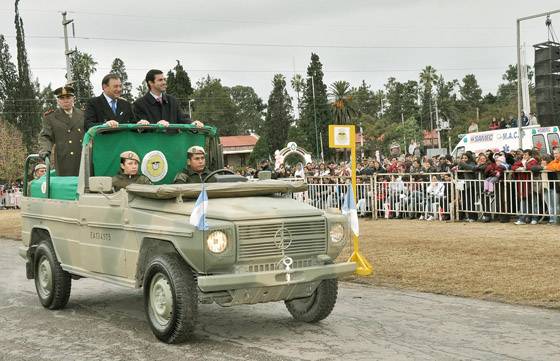 Más de mil alumnos de 4º grado prometieron lealtad a la Bandera Nacional