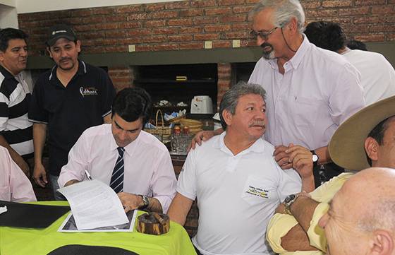 La Provincia firmó un convenio para iniciar trabajos de encauzamiento en el Río Pilcomayo