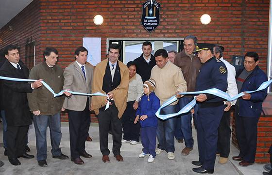 En Rosario de Lerma Urtubey inauguró una subcomisaría y entregó escrituras