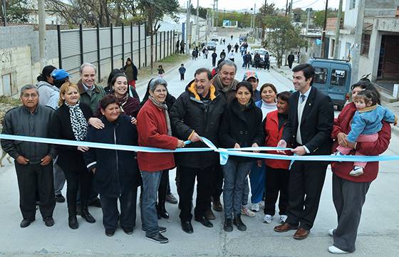 El Gobernador inauguró obras en Villa Esperanza y Villa Costanera