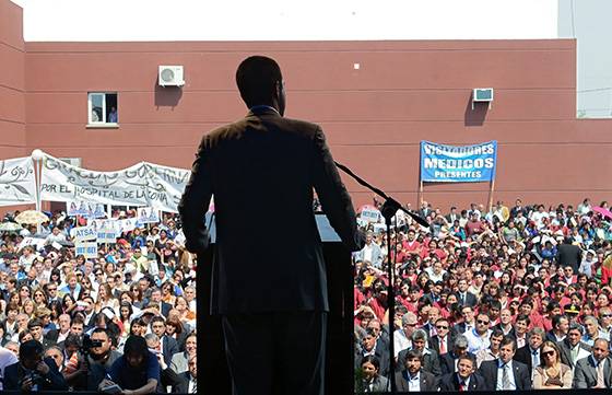 Cientos de vecinos acompañaron al gobernador Urtubey en la inauguración del hospital Papa Francisco