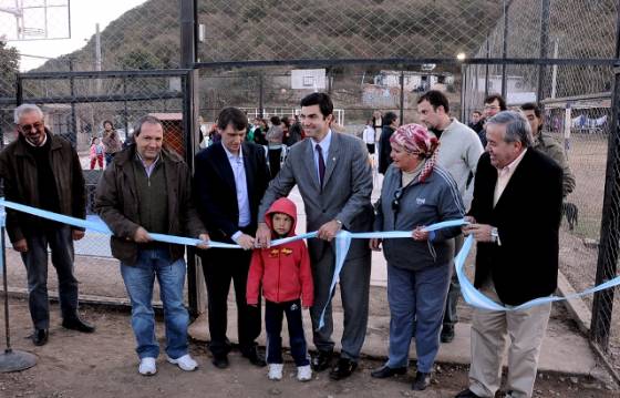 Urtubey inauguró un playón deportivo en barrio El Cabildo