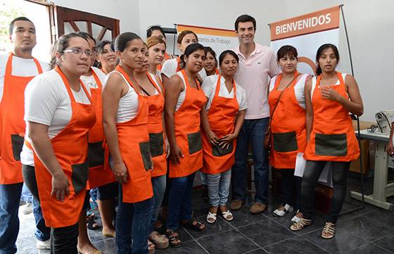 Mil trabajadores se reinsertaron al mercado laboral con la fábrica textil que se inauguró en Yrigoyen