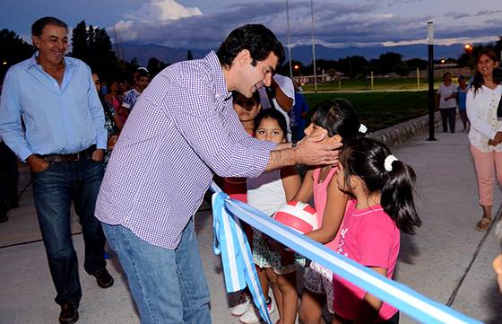 Urtubey inauguró la plaza Michel Torino en la costanera de Cafayate