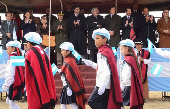 Los alumnos de 4° grado prometieron fidelidad a la Bandera Argentina