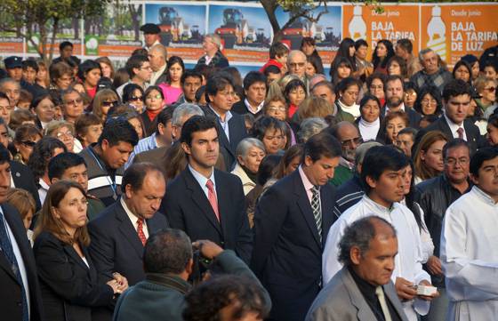 Urtubey participó en la celebración del Corpus Christi junto a centenares de fieles católicos