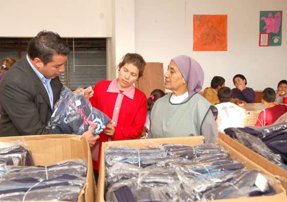 Se entregó indumentaria a niños de un comedor infantil 