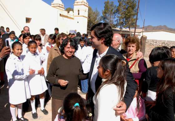 El Gobernador inauguró otra obra del programa Plazas en Seclantás 