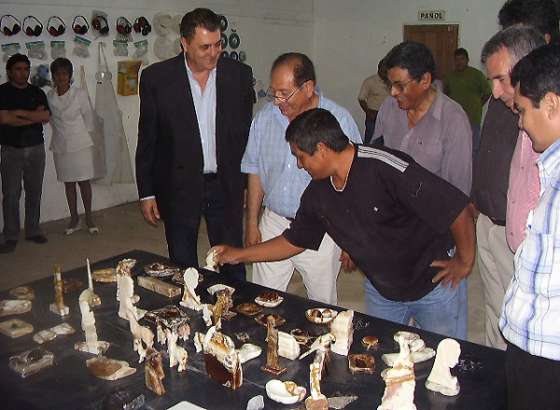 Se inauguró en Mosconi un taller de artesanías de minerales y rocas