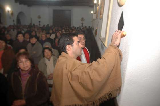 Urtubey asistió a la ceremonia de consagración  de la parroquia San José en Metán