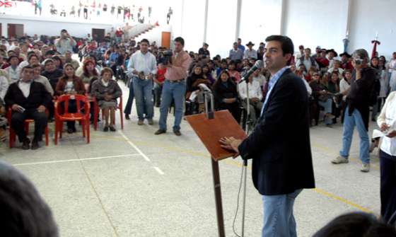 El Gobernador inauguró el Complejo Deportivo Social y Cultural de Seclantás